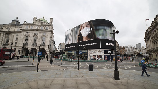 영국 런던 피카딜리 서커스 옥외 광고를 통해 진행 중인 '스마일 캠페인'. [삼성전자 제공]