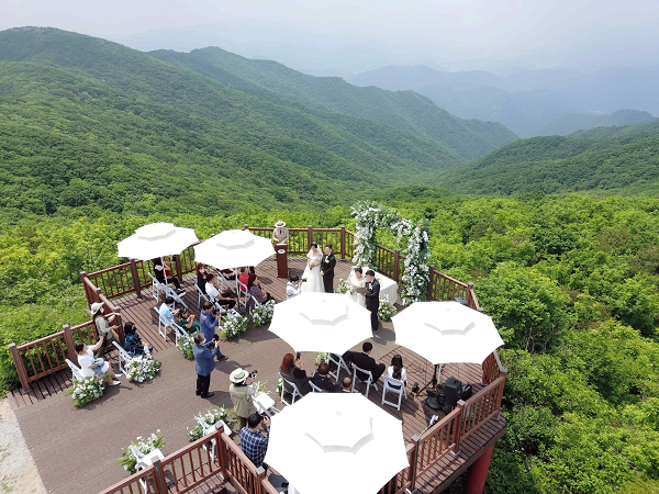 소백산국립공원 연화봉 산상 결혼식. [국립공원공단 제공]
